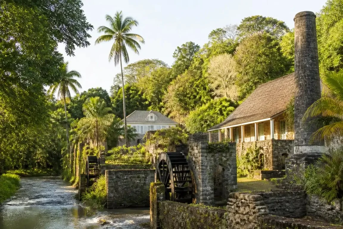 Habitation La Salle à Sainte-Marie en Martinique, ancienne sucrerie au bord de la rivière